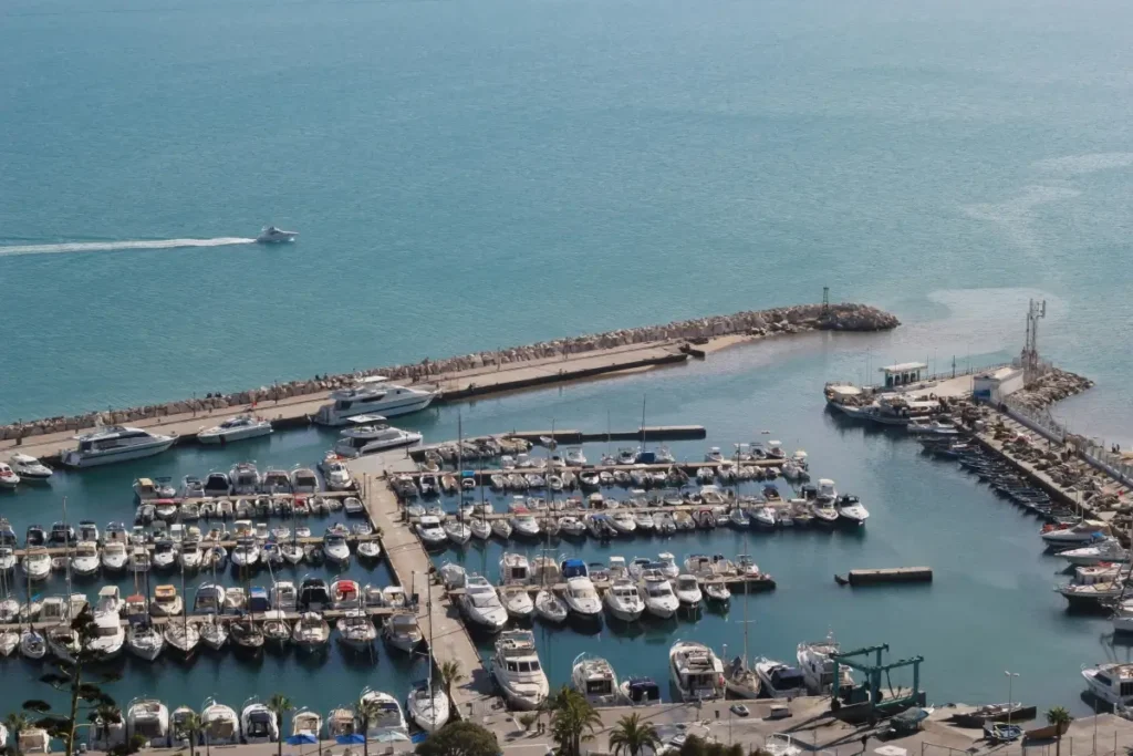 servicio de mantenimiento de barcos en port ginesta 3